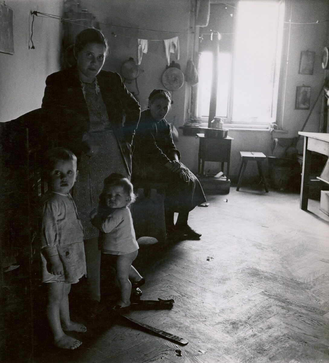 d’Ora, Dans le camp de réfugiés « Hôtel Europe » à Salzbourg, 1948 © Vienne, Photoinstitut Bonartes